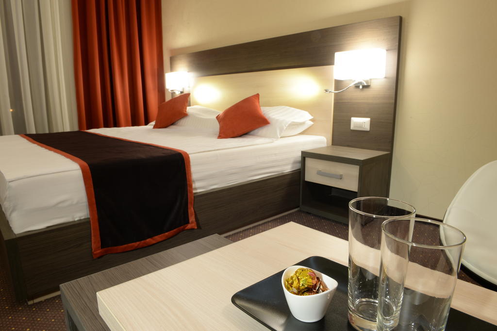 Hotel Galaxy Dumbravita  Room photo